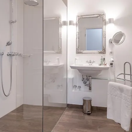 Miramar Hotel 5*